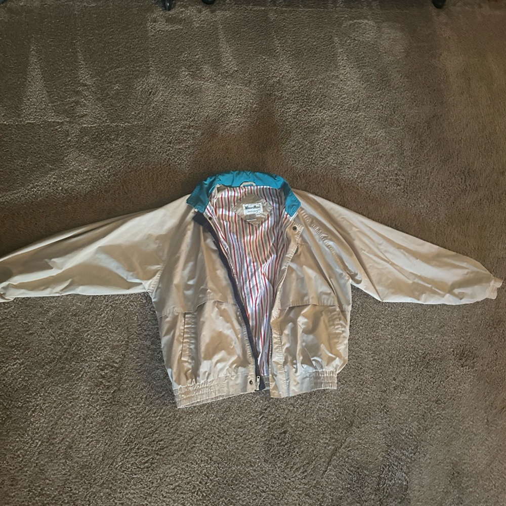 Retro Beige Windbreaker with Teal Collar
